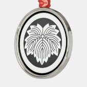 Efeu aus Nadelblättern im Kreis Silbernes Ornament (Links)