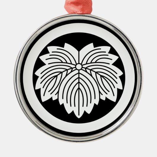 Efeu aus Nadelblättern im Kreis Silbernes Ornament (Vorne)