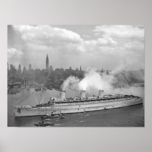Effektivwert Queen Mary, das in New- Yorkhafen Poster