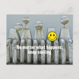 egal was passiert, behalt lächelnd Postkarte