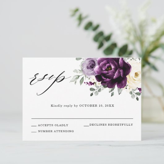 Eggplant Lila Plum Elfenbeinblütenhochzeit RSVP Karte (Stehend Vorderseite)