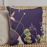 Eggplant Plum Artistic Abstrakt Botanical Kissen<br><div class="desc">Fügen Sie Ihrer Zuhause eine Touch Eleganz hinzu,  mit diesem minimalistischen botanischen Druck,  der tiefe Auberginen- und Rosa-,  Grün- und Goldakzente aufweist. Das Design umfasst Schichten von Alexanders Black Lovage Blätter auf einem einfachen,  modernen,  abstrakten geometrischen Hintergrund mit der Koordination von rosa Blattakzenten.</div>