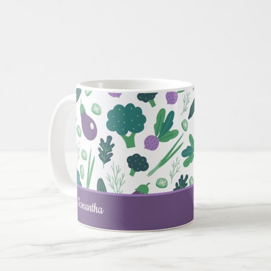 Eggplant und Broccoli Muster mit Lila Namen Kaffeetasse (Vorderseite Links)