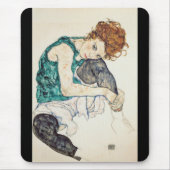 Egon Schiele Sitzende Frau mit Kniebesatz Mousepad (Vorne)