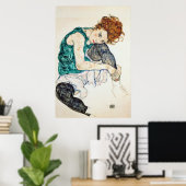 Egon Schiele Sitzgelegene Frau mit Bent Knee Poster (Heimbüro)