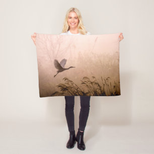 Egret Fliegen in Nebel bei Sonnenaufgang Fleecedecke