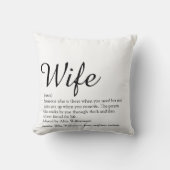 Ehefrau definiert Schwarz und Weiß-Chic-Script-Spa Kissen (Vorderseite)