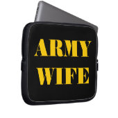 Ehefrau der Laptop Sleeve Army (Vorne Rechts)