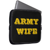 Ehefrau der Laptop Sleeve Army (Vorne Rechts)
