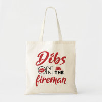 Ehefrau des Feuerwehrmanns Dibs auf dem Feuerwehrk