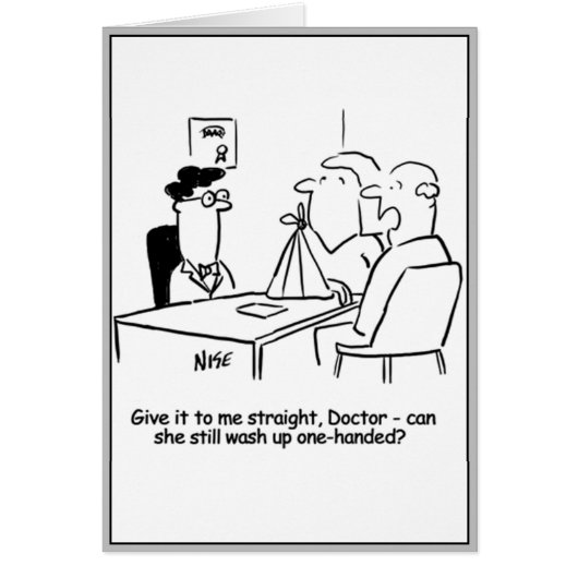 Ehefrau hat einen gebrochenen Arm in einem Tuch (Vorne)