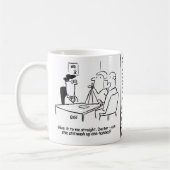 Ehefrau hat einen gebrochenen Arm in einem Tuch Kaffeetasse (Links)