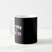 Ehefrau ist ein schlechtes Brustkrebsbewusstsein Kaffeetasse (Vorderseite Links)