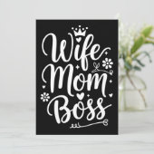 Ehefrau Mama Boss Niedliches Muttertagsgeschenk Einladung (Stehend Vorderseite)