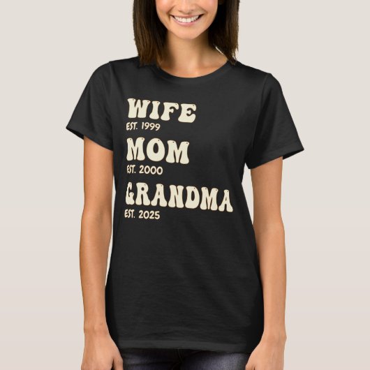 Ehefrau Mama Oma Personalisiert Est. Years Groovy T-Shirt (Vorderseite)