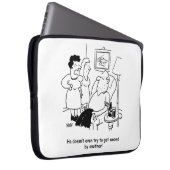 Ehefrau sagt, dass Husband nicht versucht, sich zu Laptopschutzhülle (Vorne Rechts)