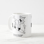 Ehefrau scrapes Berater beim Parken Kaffeetasse (Vorderseite Links)