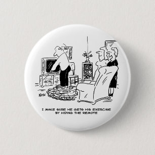 Ehefrau Versteckt die Remote-Kontrolle des Fernseh Button