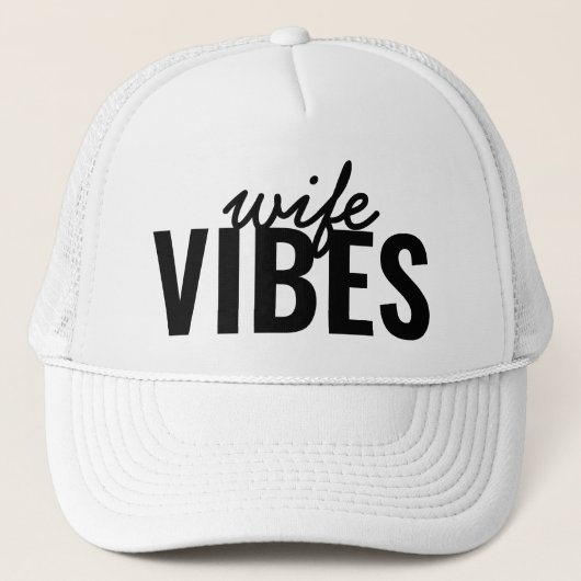 Ehefrau Vibes Trucker Hat Bachelorette Truckerkappe (Vorderseite)