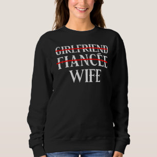 Ehefrau "Women's Just Married Girlfriend Fiancee" Sweatshirt