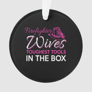 Ehefrauen der Feuerwehrleute härteste Werkzeuge i Ornament