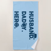Ehemann. Daddy. Held. Retro-Grafik Strandtuch (Vorderseite)