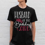 Ehemann der Personalisierten Geburtstagsfamilie T-Shirt<br><div class="desc">Sie suchen eine einzigartige Möglichkeit, Ihre Unterstützung für Ihre Ehefrau am Geburtstag zu zeigen? Schauen Sie sich nur unsere personalisierten familiengerechten Shirts an! Jedes Shirt ist nur für Ihre Ehefrau gemacht und zeigt ihren Namen und das Geburtstagsdatum auf der Rückseite. Jedes Shirt hat ein passendes Shirt für ihre Geburtstagskameraden (oder...</div>