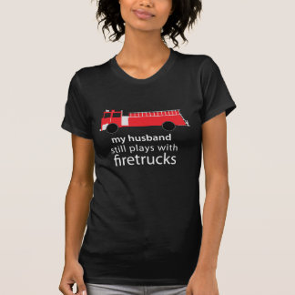Ehemann spielt noch mit Firetrucks-Shirt T-Shirt