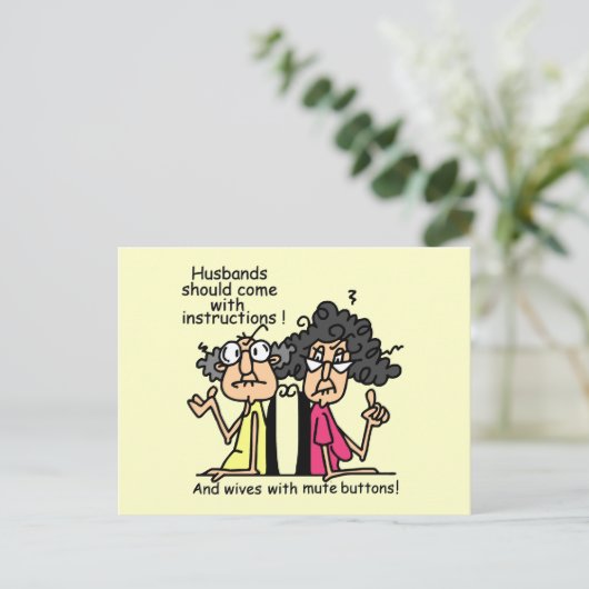 Ehemann-und Ehefrau-Haltungs-Spaß Postkarte (Stehend Vorderseite)