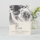 Ehepaar küssen in Monochrome Save The Date (Stehend Vorderseite)