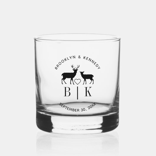 Ehepaar Name Deer Monogram Rustic Country Wedding Whiskyglas (Vorderseite)