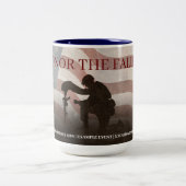 Ehre der gefallenen zweifarbige tasse (Mittel)