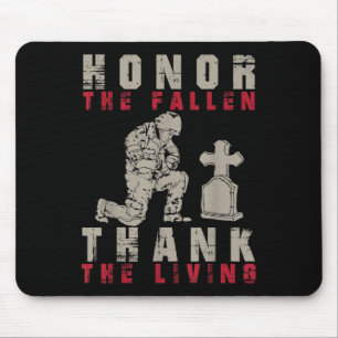 Ehre die Toten, danke dem lebenden stolzen Soldate Mousepad