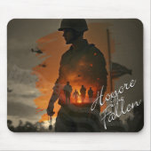 Ehre die Toten - vergiss nicht, ihr Opfer zu begeh Mousepad (Vorne)