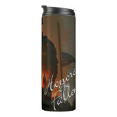 Ehre die Toten - vergiss nicht, ihr Opfer zu begeh Thermosbecher (Nach rechts gedreht)