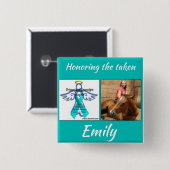 Ehren unser genommen, Knopf Emilys Mcgee Button (Vorne & Hinten)