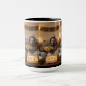 Ei-Aufregung Zuhause – Cozy Cheer Tasse (Zentrum)