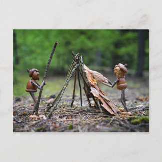 Eichel-Elfen beim Bau eines Tipi-Grußkartens Postkarte