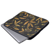 Eichen und Blätter auf schwarz Laptopschutzhülle (Vorne Knopf)