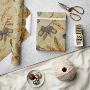 Eichen und Eichen-Blätter auf Ekru Geschenkpapier