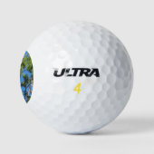 Eichenbaum gegen den blauen Himmel Golfball (Logo)