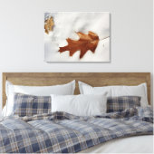 Eichenblatt auf dem Schnee Leinwanddruck (Insitu (Schlafzimmer))