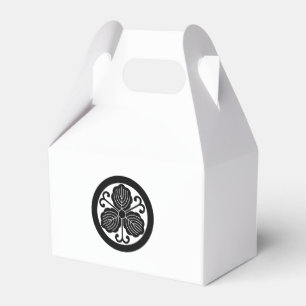 Eichenblätter mit Reben im Kreis Geschenkschachtel