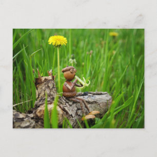 Eichenelf spielt auf einer Löwenzahn-Trompete Post Postkarte
