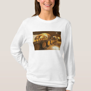 Eichenfässer im Keller des Domaine Comte T-Shirt