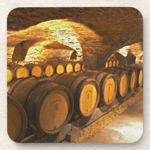 Eichentonnen im Keller des Domaine Comte Getränkeuntersetzer