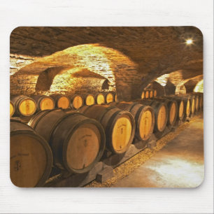 Eichentonnen im Keller des Domaine Comte Mousepad