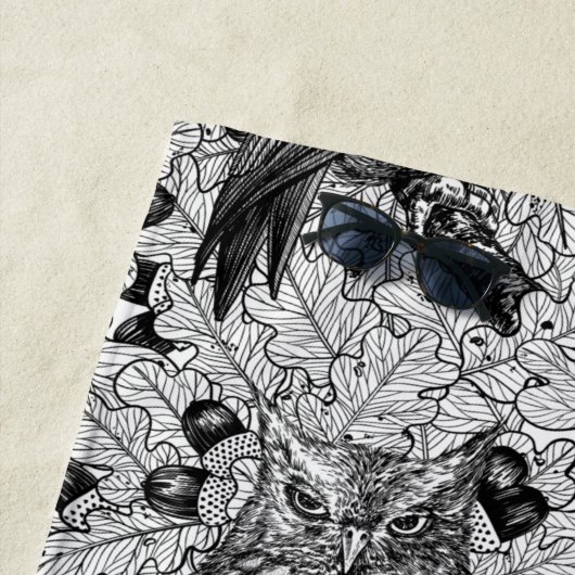 Eichenwälder, schwarz-weiß strandtuch (Beispiel)