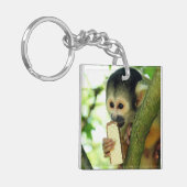 Eichhörnchen Affe isst einen Wafer Biscuit Schlüsselanhänger (Vorderseite links)