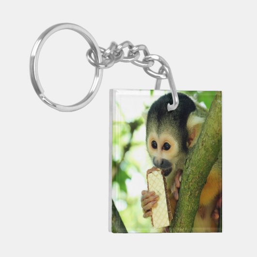 Eichhörnchen Affe isst einen Wafer Biscuit Schlüsselanhänger (Vorderseite links)